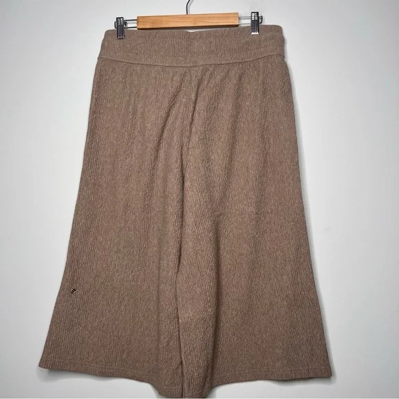 Lululemon Retreat Yourself Crop in Heathered Soft Sand - Picture 6 of 6